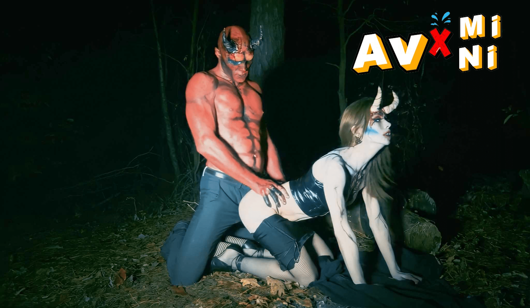 avฝรั่ง ทำพิธีผิดปลุกชีวิตปีศาจหื่น Mia Bandini 2